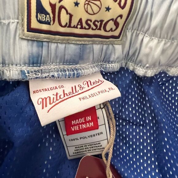 Mitchell & Ness NBA Hardwood Classics NWT  women’s Philadelphia 76 ers shorts. L - Picture 7 of 10